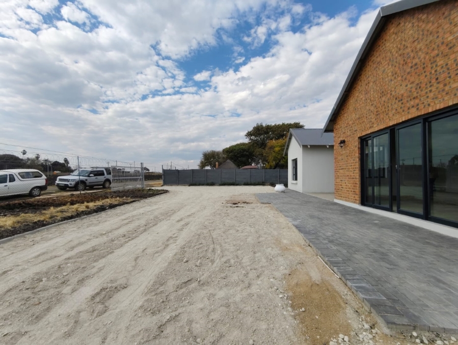 To Let 3 Bedroom Property for Rent in Hartbeesfontein North West